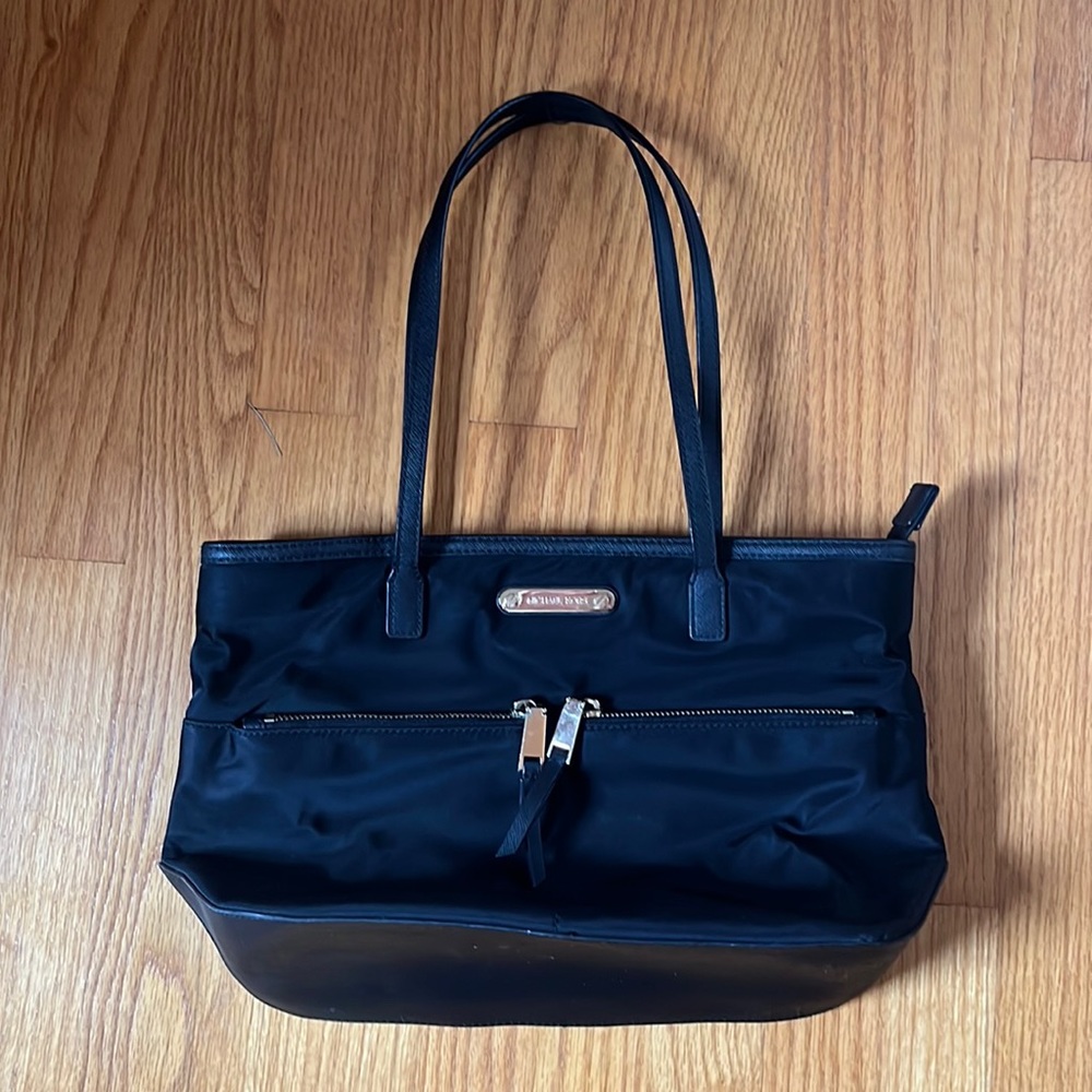Black Micheal Kors zipper black shoulder bag